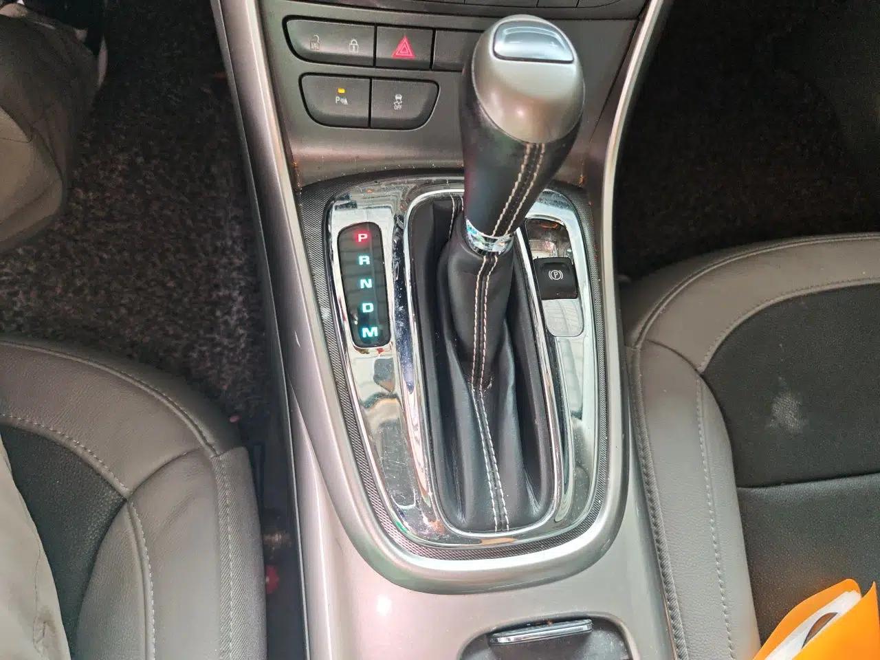 Chevrolet Malibu 2013 2.0L Automatic Luxury Edition — миниатюра 14