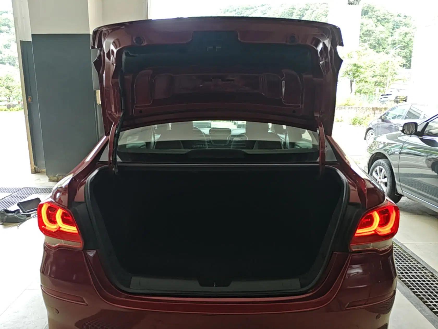 Chevrolet Cavalier 2019 320 Automatic Enjoyment with Sunroof — миниатюра 22