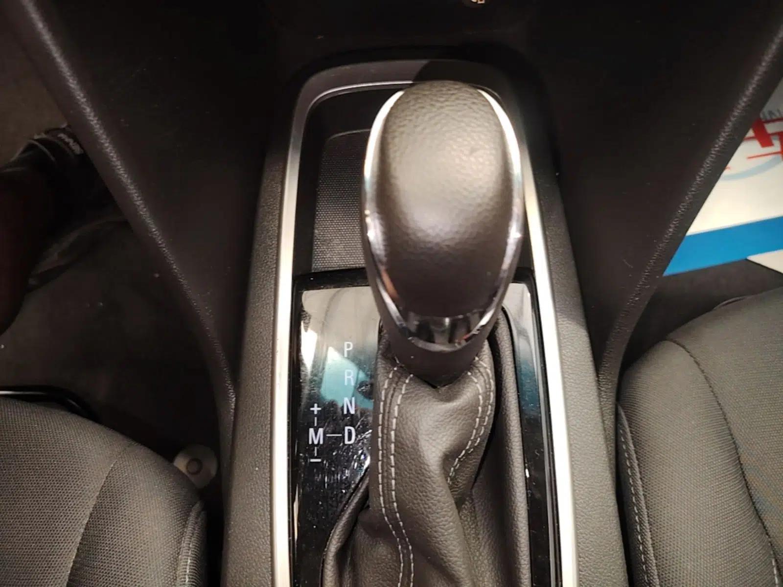 Chevrolet Cavalier 2019 320 Automatic Enjoyment with Sunroof — миниатюра 16