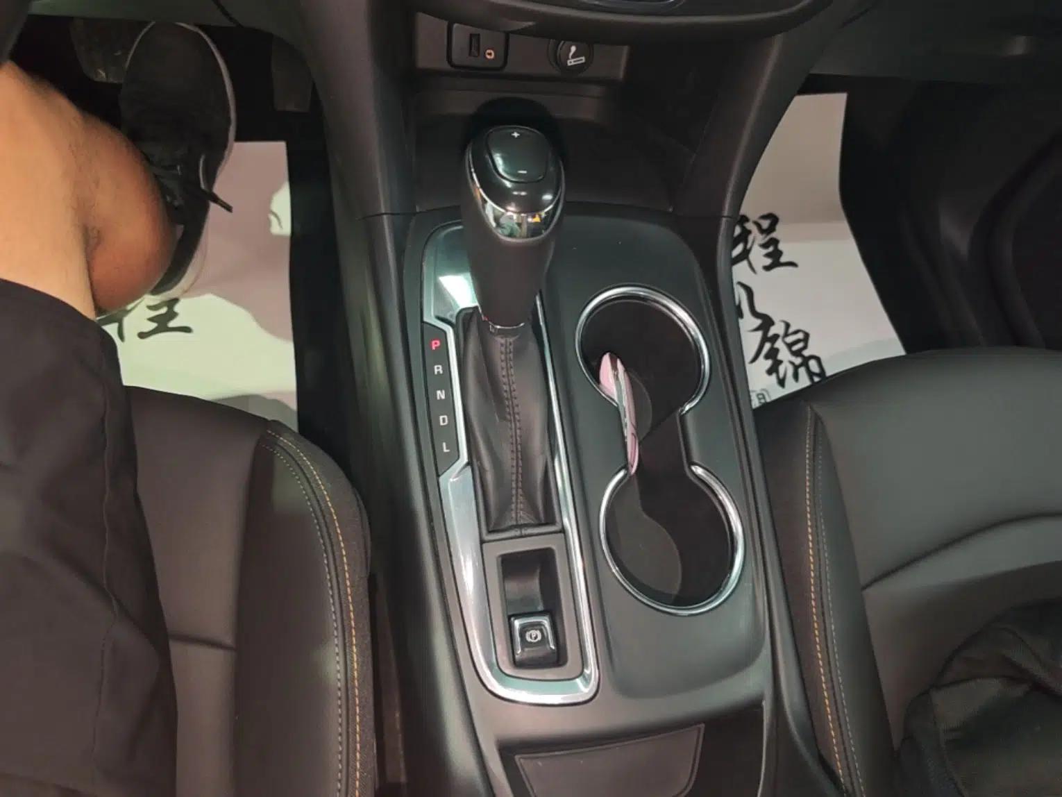Chevrolet Equinox 2018 535T Automatic YuJie Edition — миниатюра 16