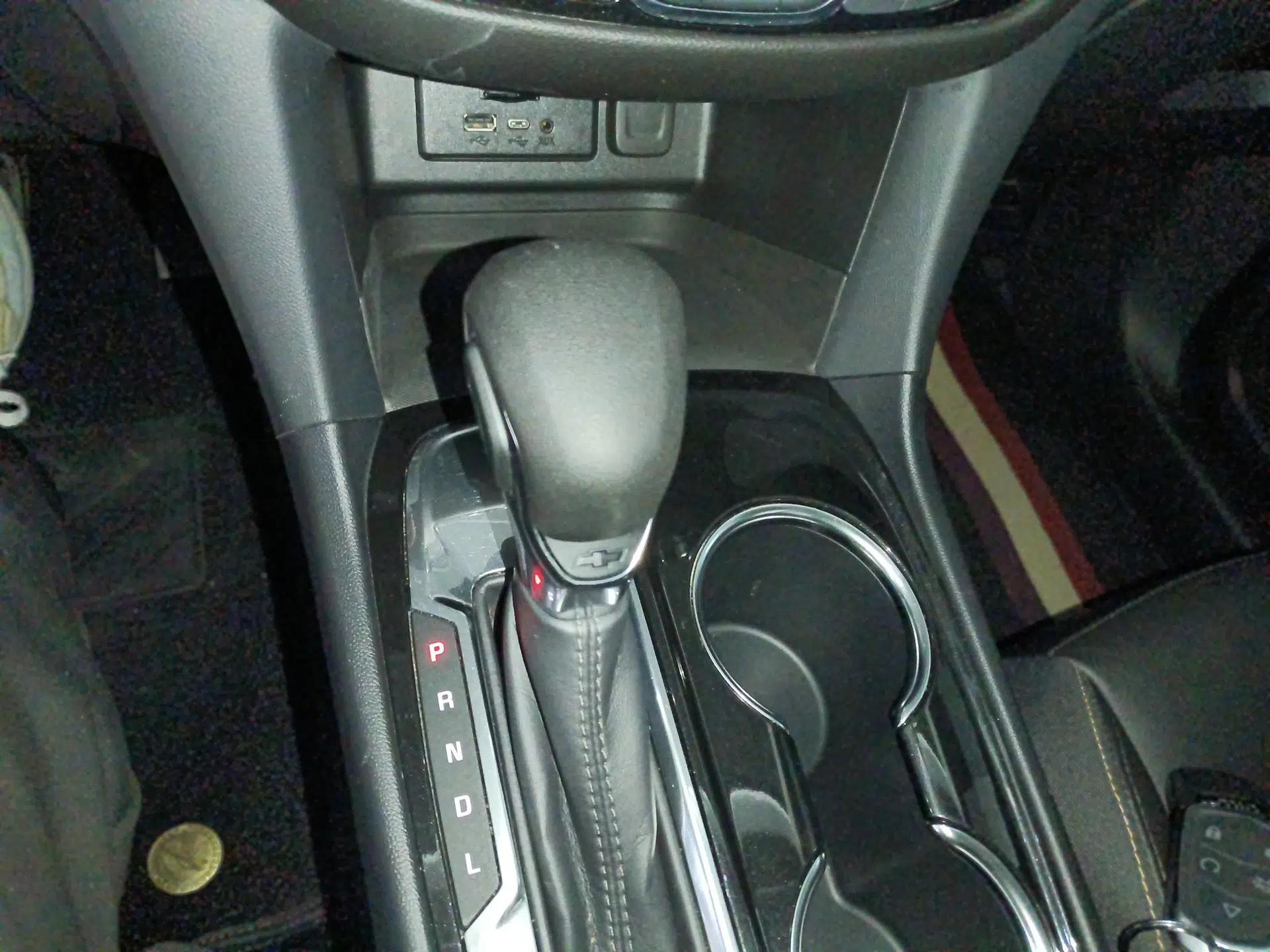 Chevrolet Equinox 2021 535T Yujie Edition — миниатюра 15