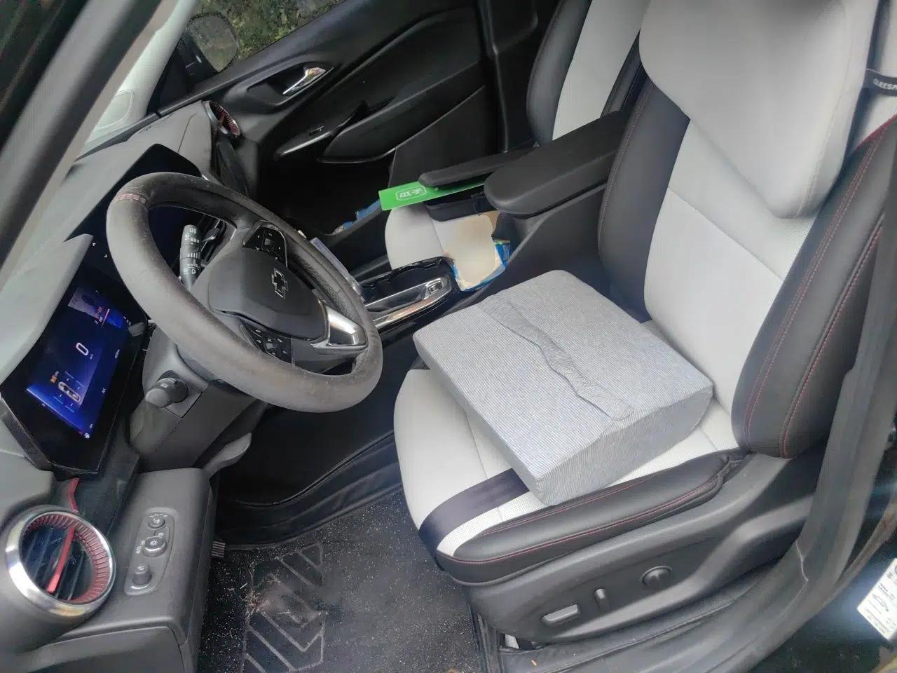 Chevrolet Seeker 2023 1.5T CVT Redline Exclusive Custom Edition — миниатюра 15