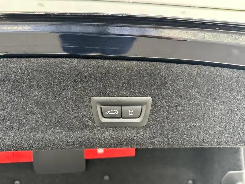 2023 BMW 3 Series 325Li M Sport Package — миниатюра 10