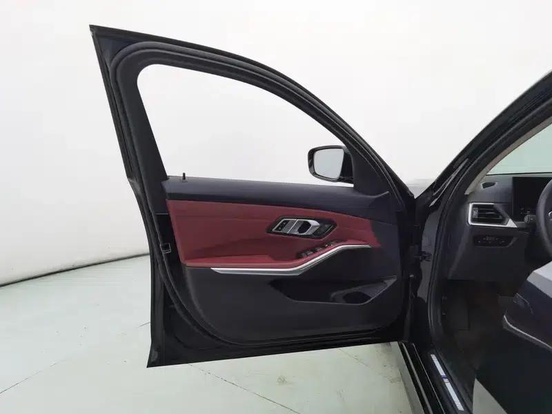 2023 BMW 3 Series 325i M Sport Package — миниатюра 22