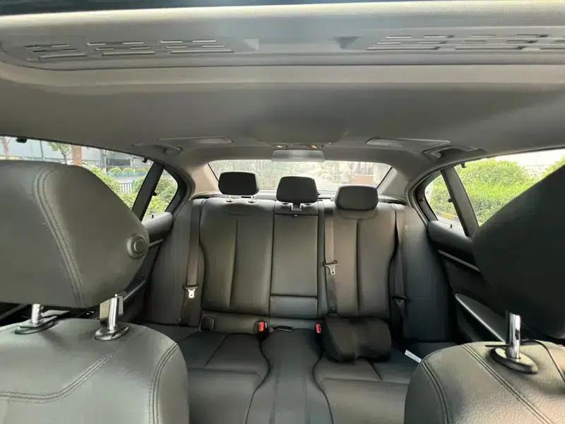 2017 BMW 3 Series 320Li Fashion Edition — миниатюра 14