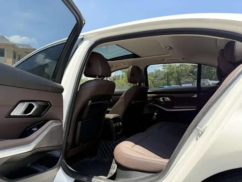 2020 BMW 3 Series 325Li M Sport Package — миниатюра 11