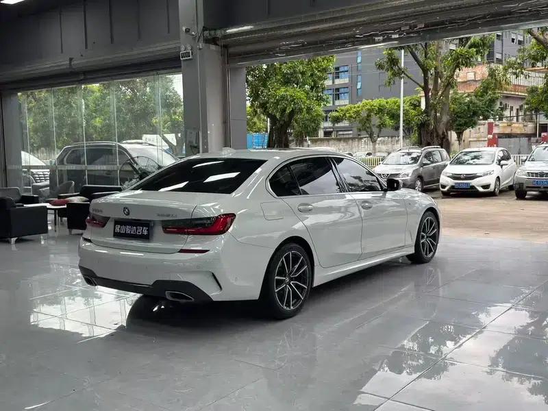 2020 BMW 3 Series 325Li M Sport Package — миниатюра 6