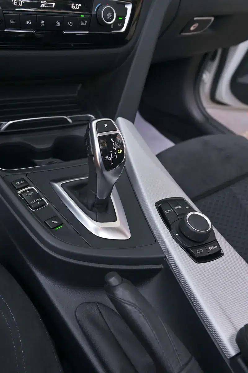 2017 BMW 3 Series 320i M Sport — миниатюра 26