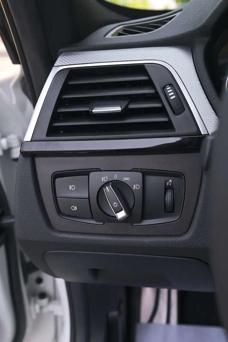 2017 BMW 3 Series 320i M Sport — миниатюра 27