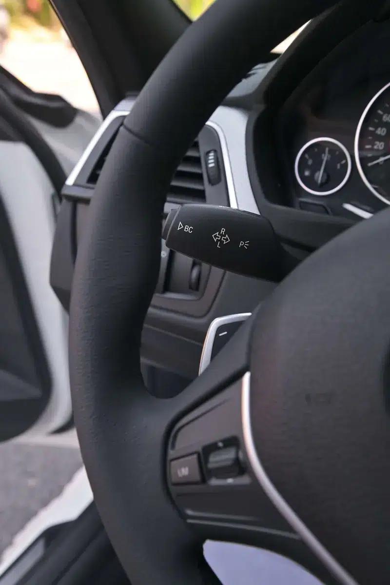 2017 BMW 3 Series 320i M Sport — миниатюра 34