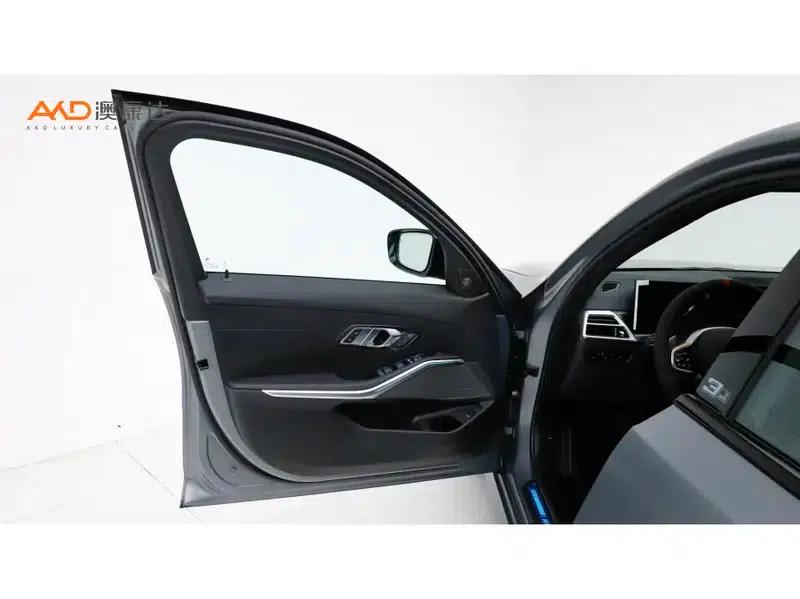 BMW 3 Series 2025 330Li 50th Anniversary Limited Edition — миниатюра 9