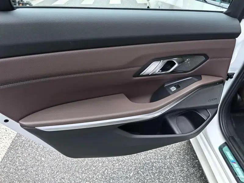 2026 BMW 3 Series 330Li M Sport Shadow Edition — миниатюра 11