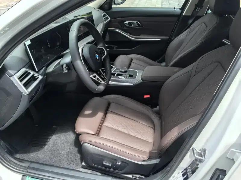 2026 BMW 3 Series 330Li M Sport Shadow Edition — миниатюра 33