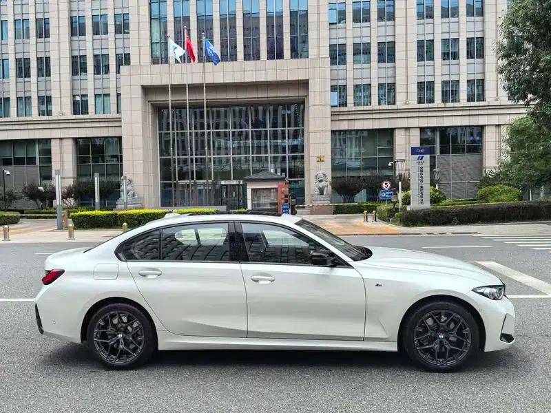 2026 BMW 3 Series 330Li M Sport Shadow Edition — миниатюра 8