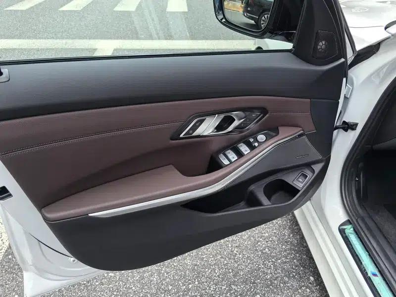 2026 BMW 3 Series 330Li M Sport Shadow Edition — миниатюра 9