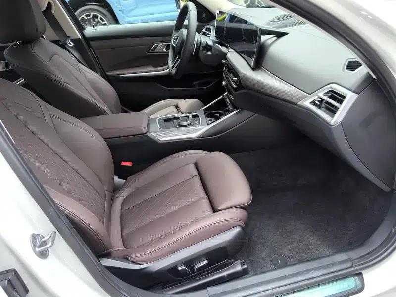 2026 BMW 3 Series 330Li M Sport Shadow Edition — миниатюра 10