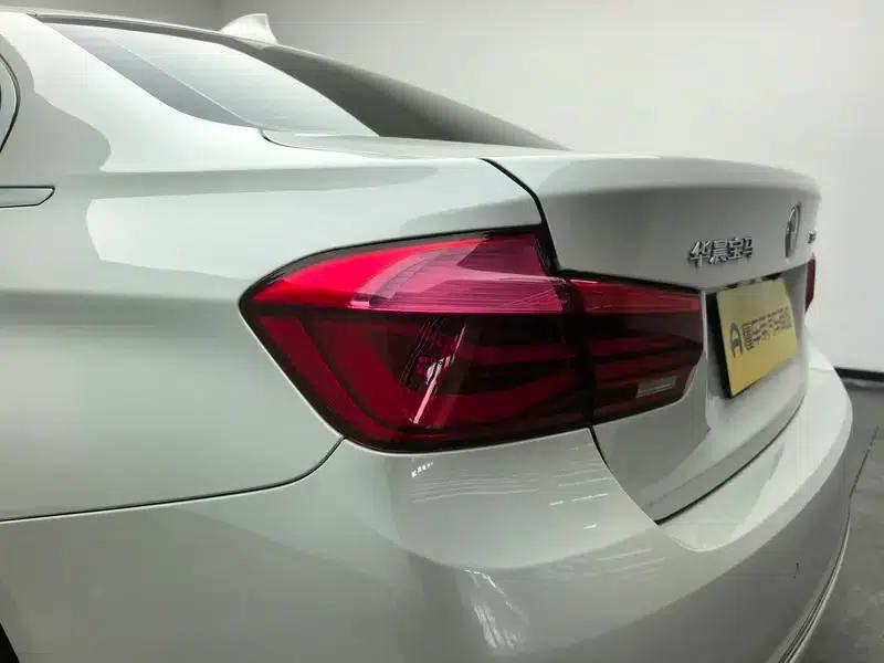 2017 BMW 3 Series 320Li Fashion Edition — миниатюра 13