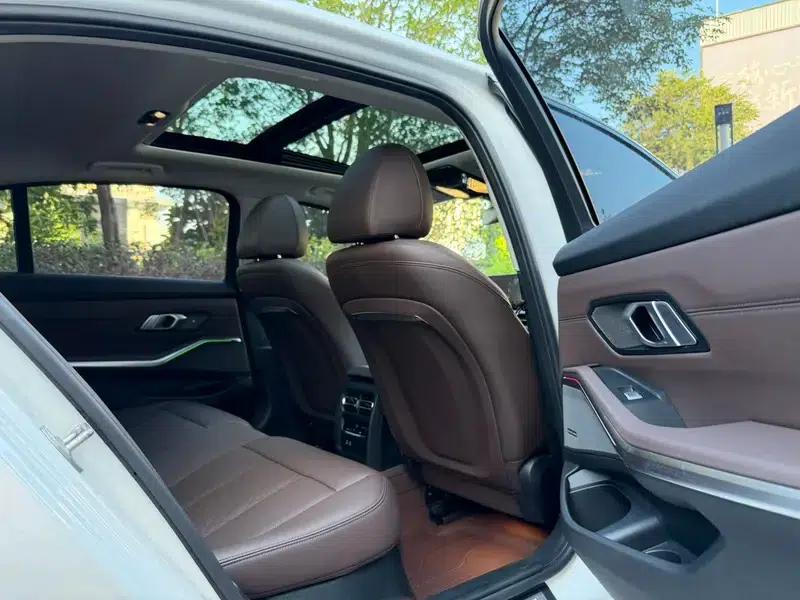 2025 BMW 3 Series 325i M Sport Package — миниатюра 11