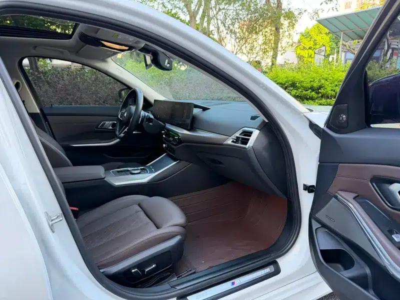 2025 BMW 3 Series 325i M Sport Package — миниатюра 12