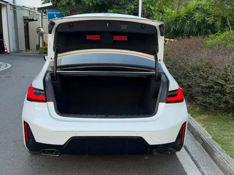 2025 BMW 3 Series 325i M Sport Package — миниатюра 13