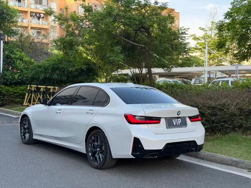 2025 BMW 3 Series 325i M Sport Package — миниатюра 4