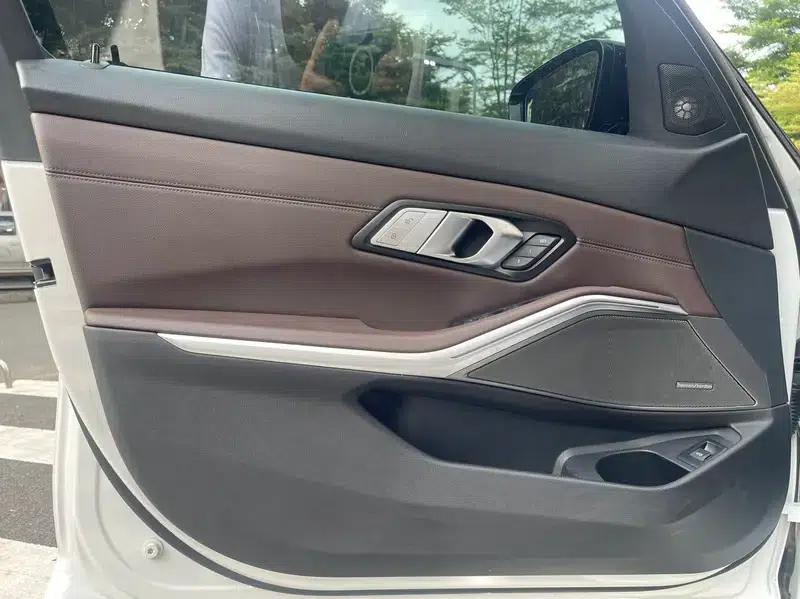 2022 BMW 3 Series 330Li xDrive M Sport Shadow Edition — миниатюра 18