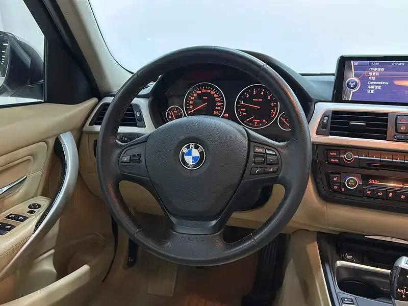 2014 BMW 3 Series 320i Fashion Edition — миниатюра 16