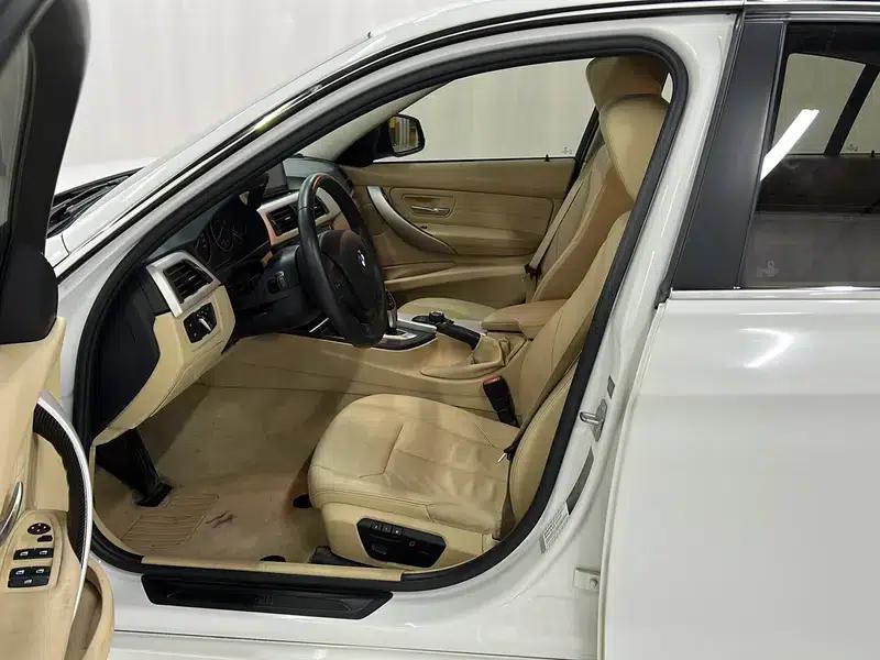 2014 BMW 3 Series 320i Fashion Edition — миниатюра 17