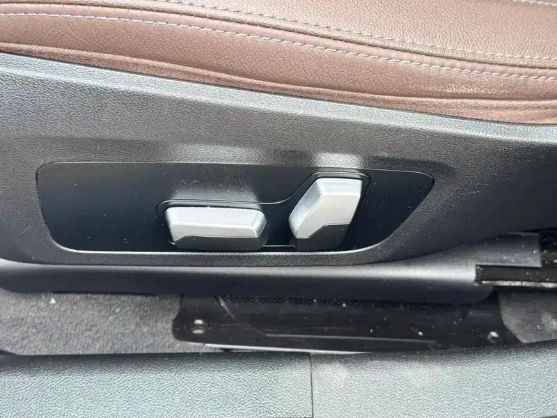 2021 BMW 3 Series 330Li xDrive M Sport Shadow Edition — миниатюра 13