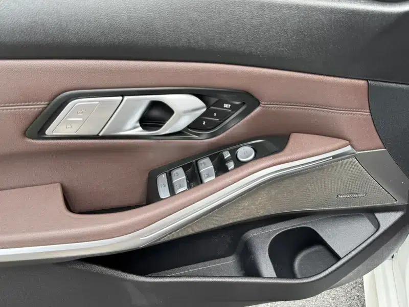 2021 BMW 3 Series 330Li xDrive M Sport Shadow Edition — миниатюра 24
