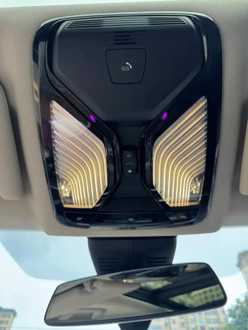 2021 BMW 3 Series 330Li xDrive M Sport Shadow Edition — миниатюра 10