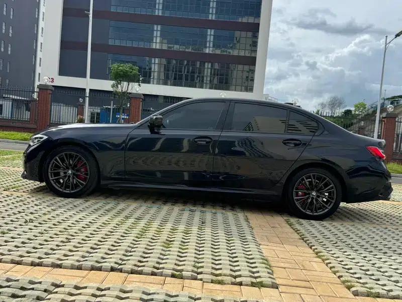 2021 BMW 3 Series 325Li M Sport Shadow Edition — миниатюра 4