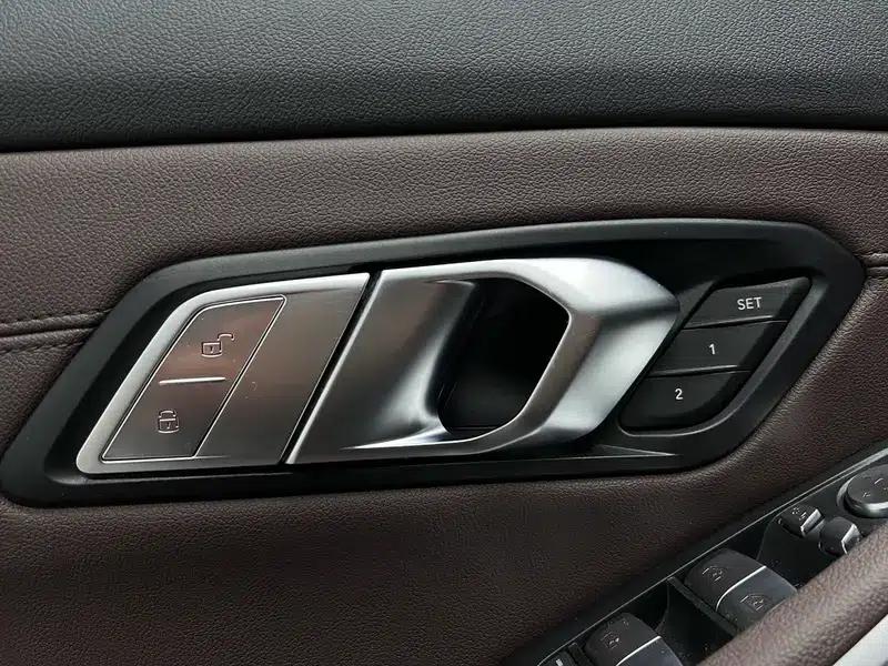 2020 BMW 3 Series 325Li M Sport Package — миниатюра 12