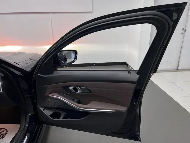 2020 BMW 3 Series 325Li M Sport Package — миниатюра 14