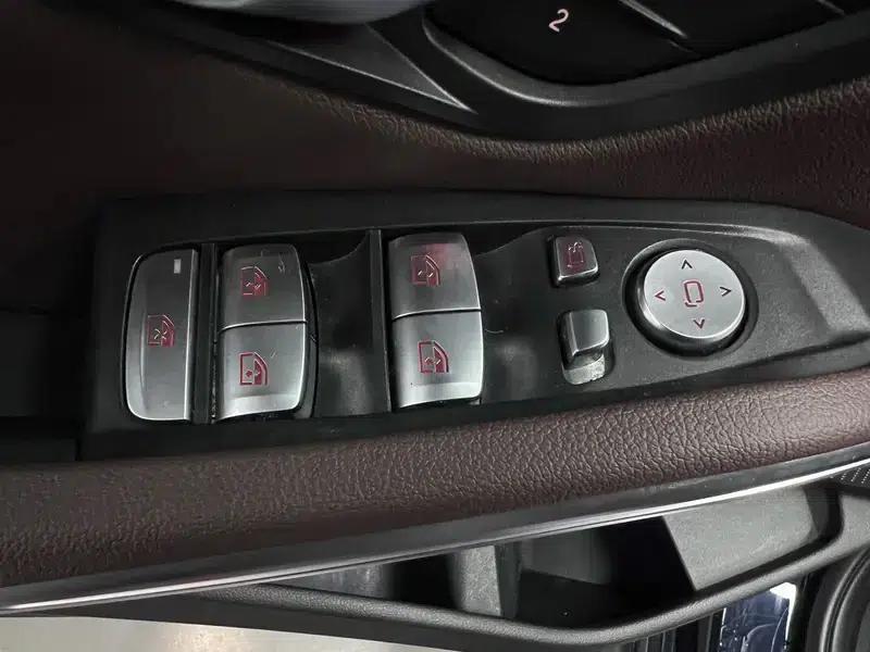 2020 BMW 3 Series 325Li M Sport Package — миниатюра 36