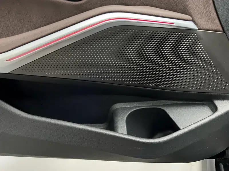 2020 BMW 3 Series 325Li M Sport Package — миниатюра 38