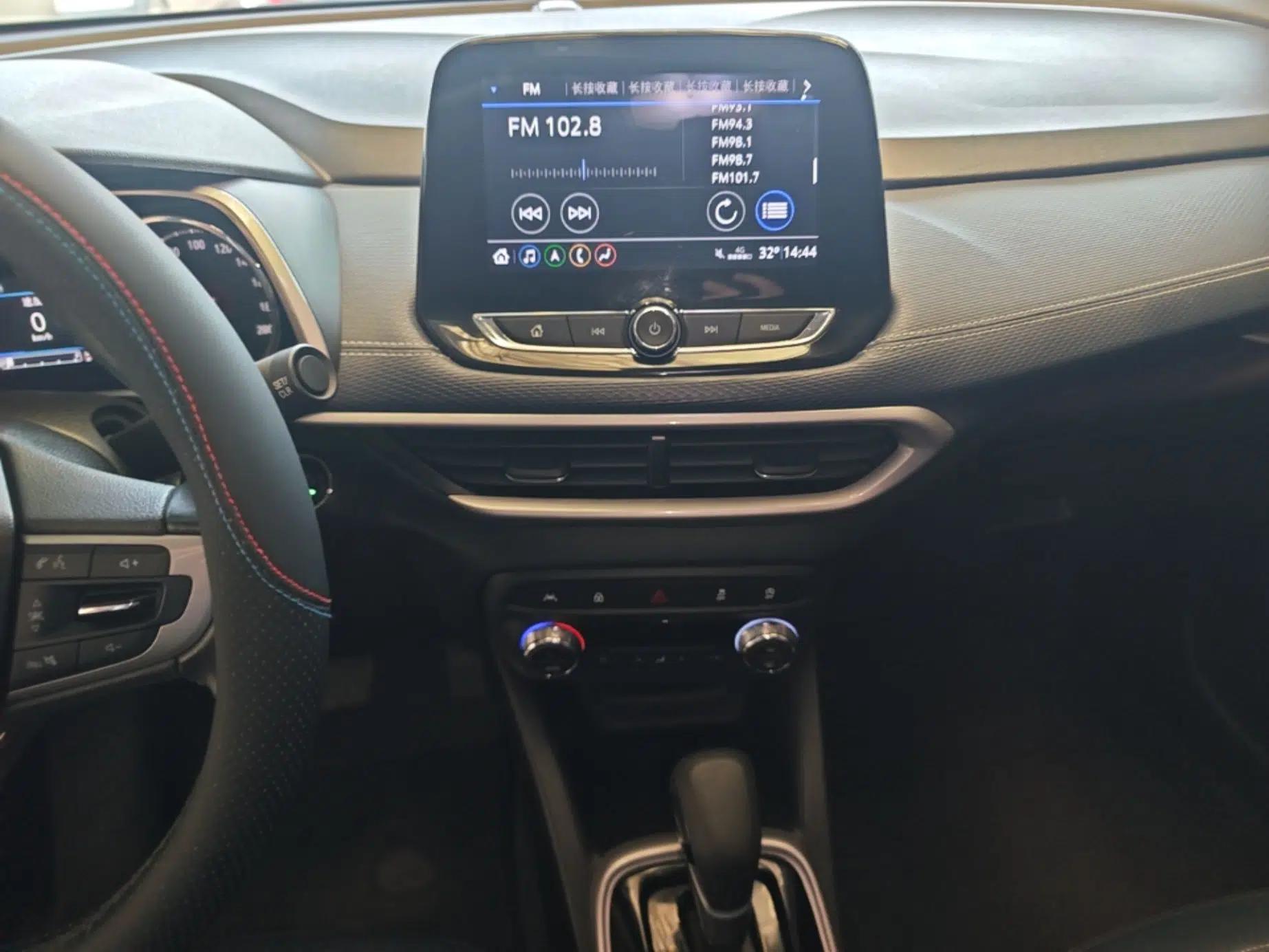 Chevrolet Trax 2019 Redline 335T CVT Luxury Edition China VI Standard — миниатюра 15