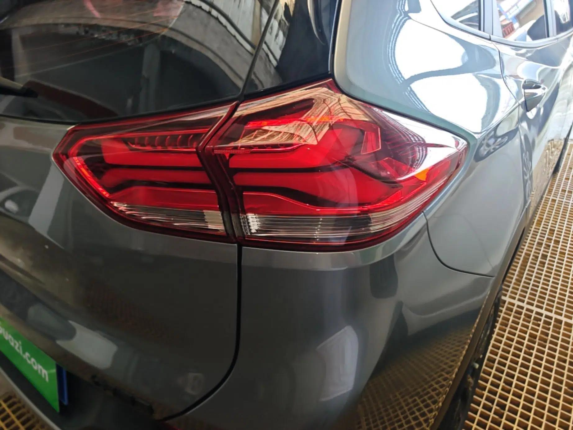 Chevrolet Trax 2019 Redline 335T CVT Luxury Edition China VI Standard — миниатюра 9