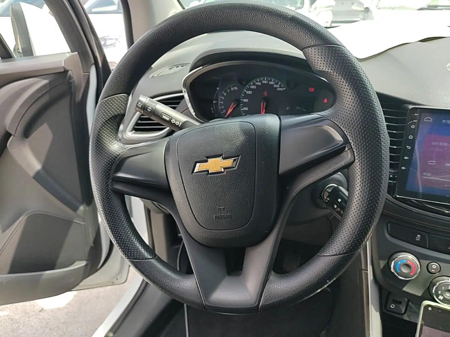 Chevrolet Trax 2018 330T Manual Transmission Two-Wheel Drive Comfort Version — миниатюра 13