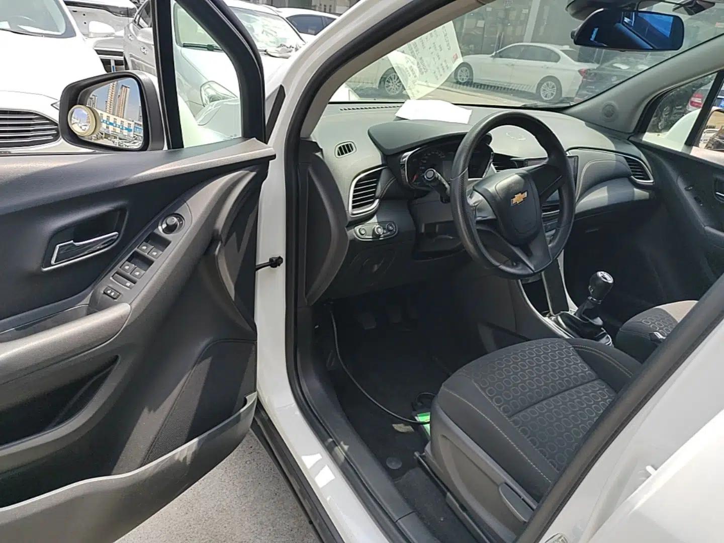 Chevrolet Trax 2018 330T Manual Transmission Two-Wheel Drive Comfort Version — миниатюра 18
