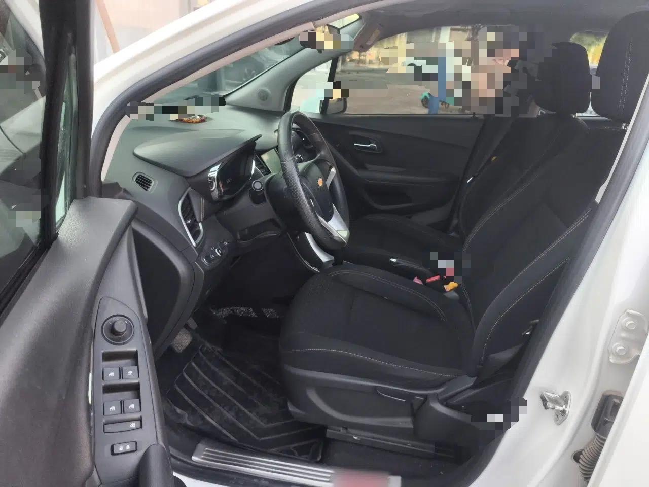 Chevrolet Trax 2018 330T Automatic Two-Wheel Drive Elite Model — миниатюра 14