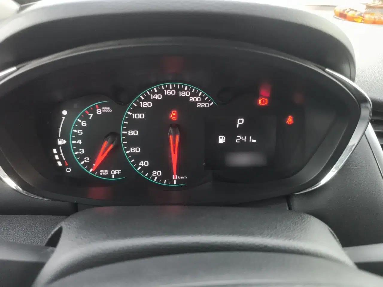 Chevrolet Trax 2018 330T Automatic Two-Wheel Drive Elite Model — миниатюра 10