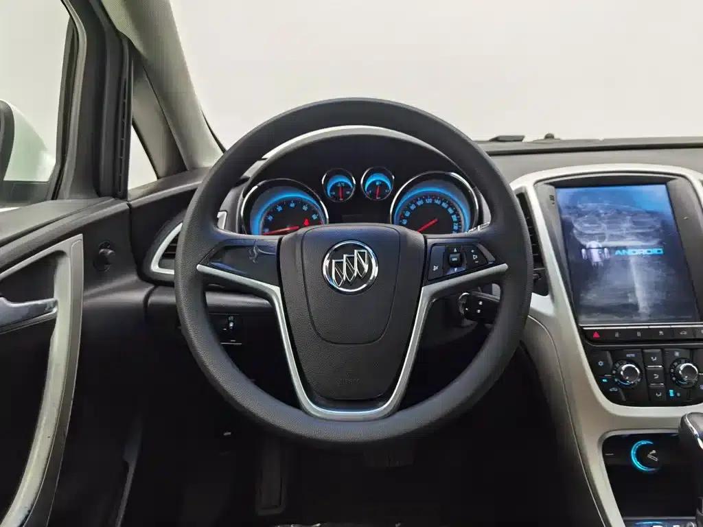 Buick Excelle 2013 XT 1.6L Automatic Fashion Edition — миниатюра 11