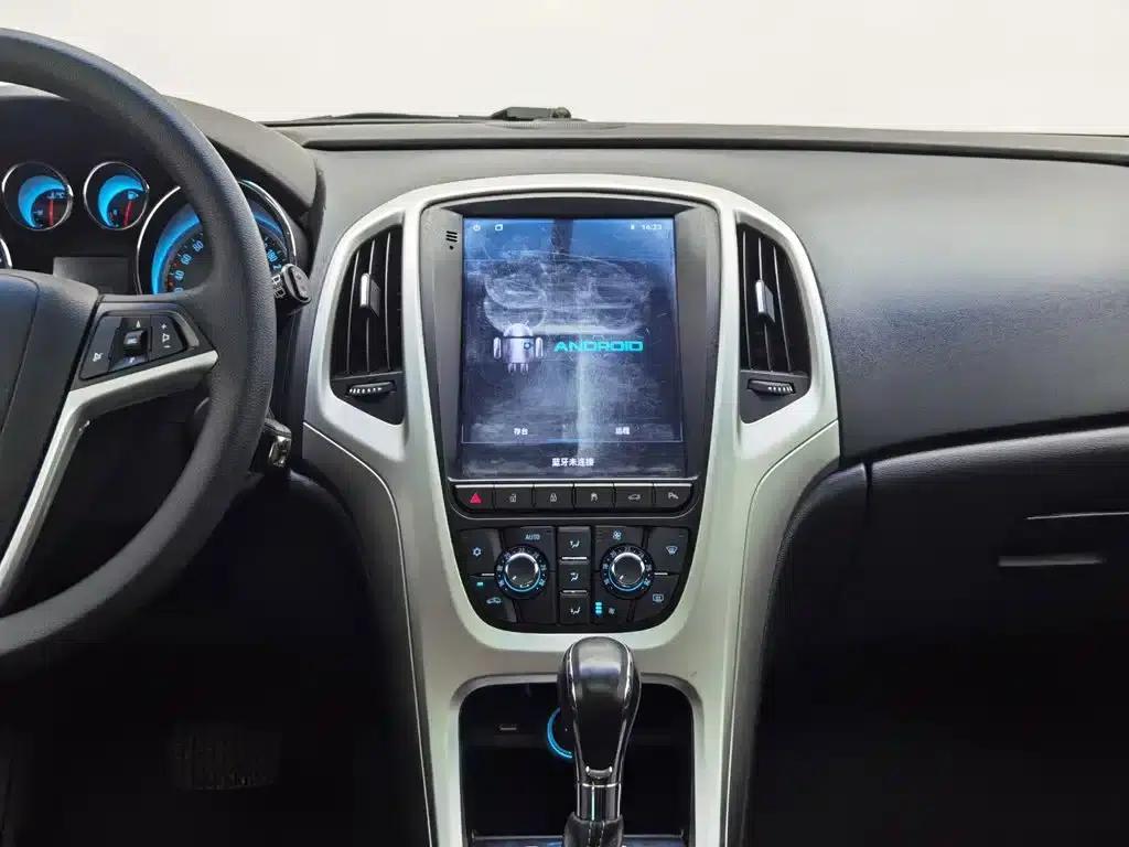Buick Excelle 2013 XT 1.6L Automatic Fashion Edition — миниатюра 12