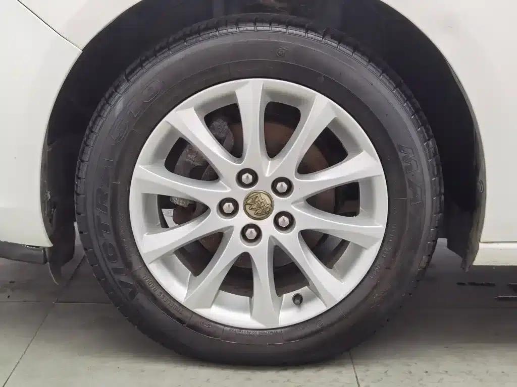 Buick Excelle 2013 XT 1.6L Automatic Fashion Edition — миниатюра 17