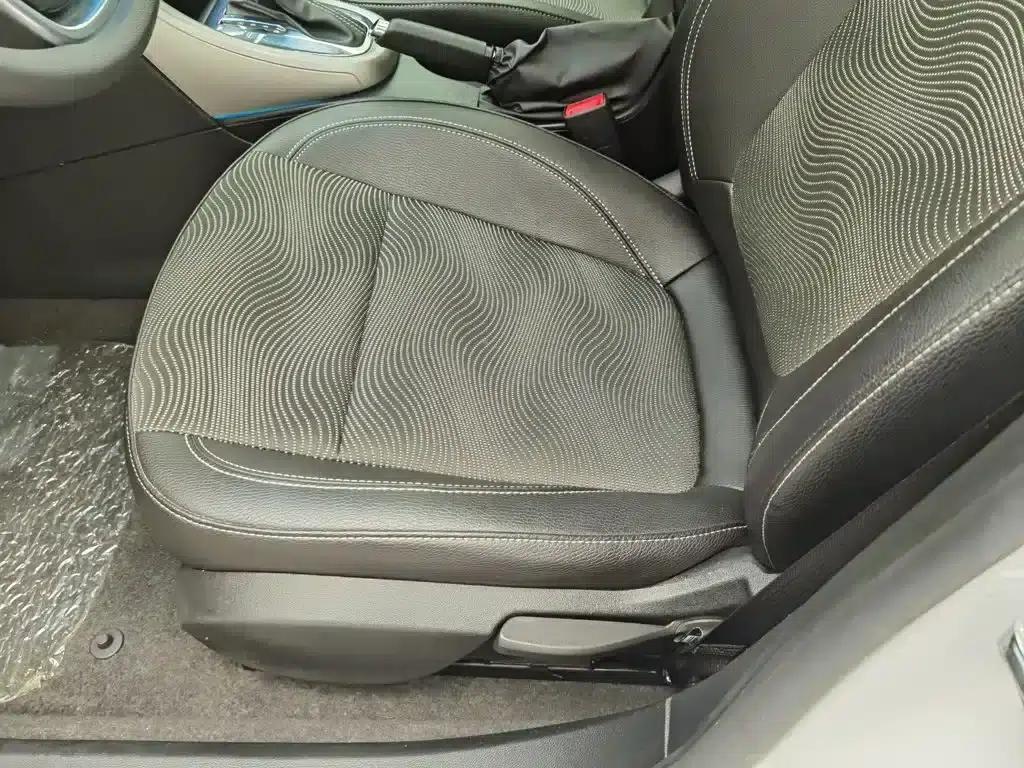 Buick Excelle 2013 XT 1.6L Automatic Fashion Edition — миниатюра 20