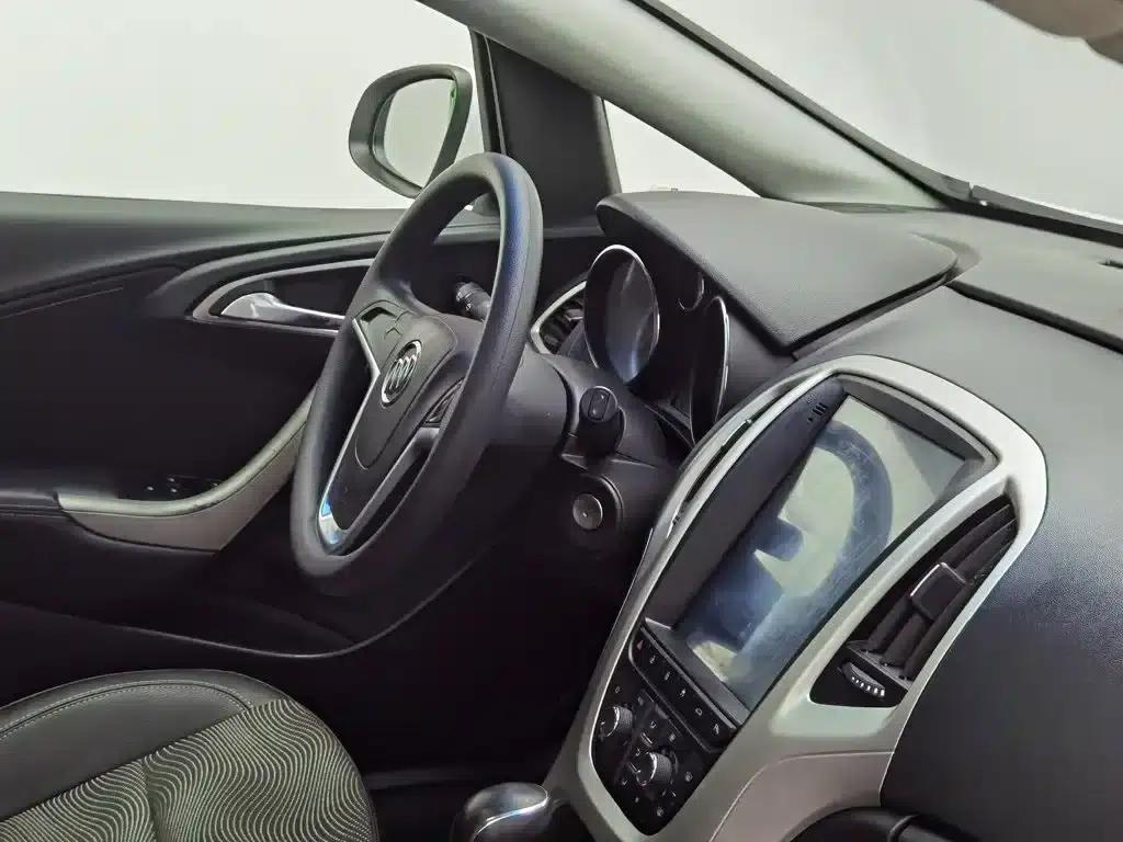 Buick Excelle 2013 XT 1.6L Automatic Fashion Edition — миниатюра 22