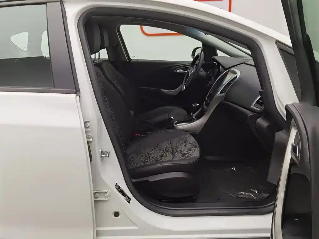 Buick Excelle 2013 XT 1.6L Automatic Fashion Edition — миниатюра 23