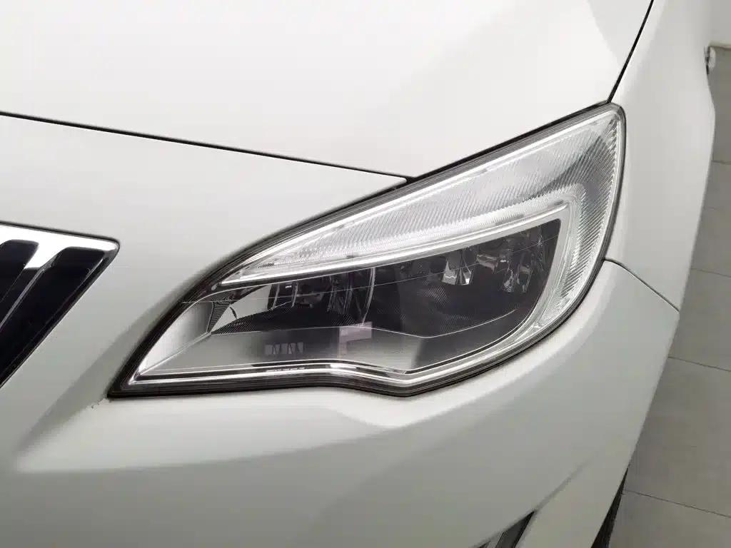 Buick Excelle 2013 XT 1.6L Automatic Fashion Edition — миниатюра 7
