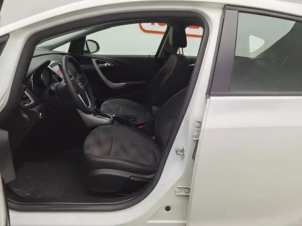 Buick Excelle 2013 XT 1.6L Automatic Fashion Edition — миниатюра 10